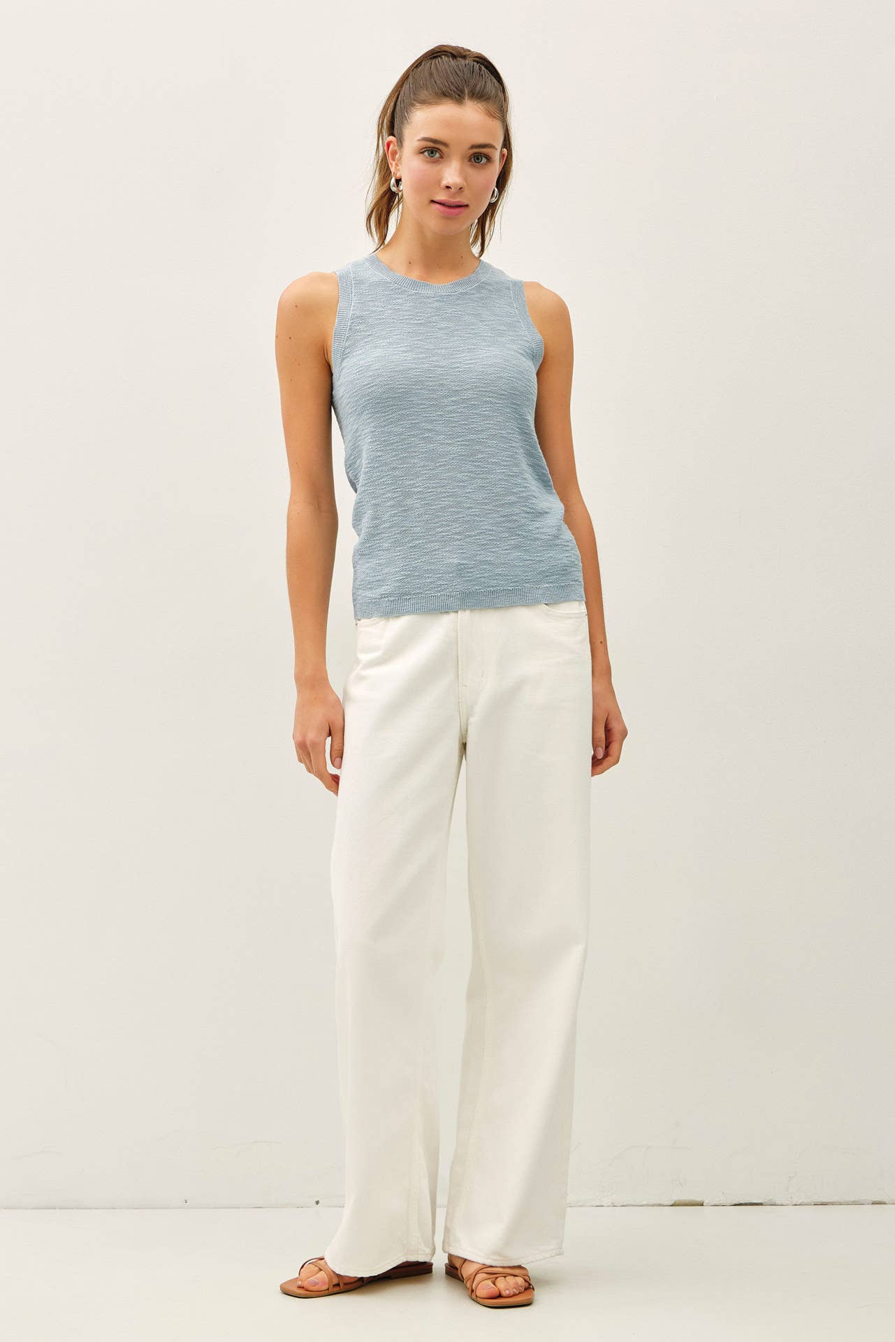 Round Neck Sleeveless Knit Top