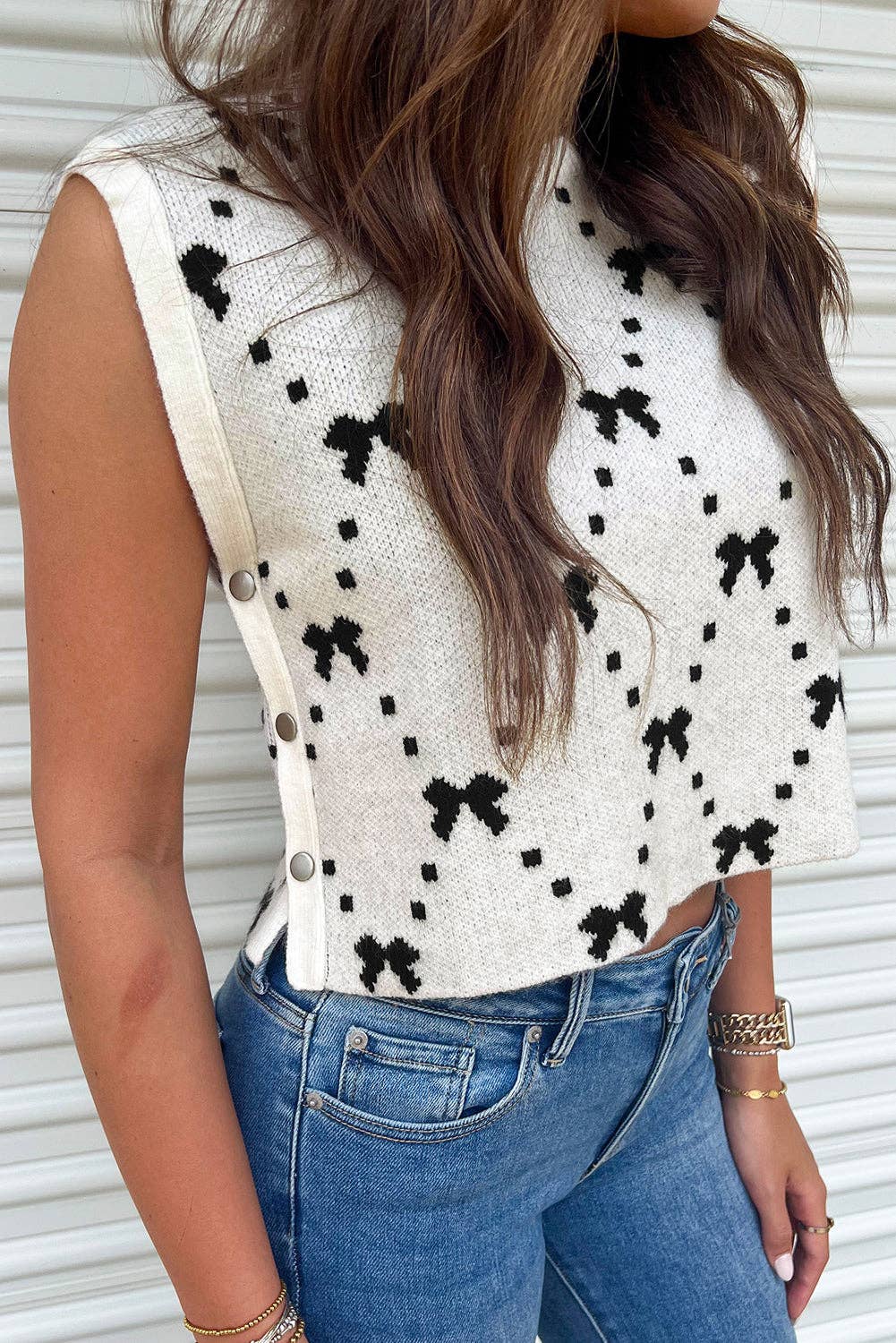 White Bow Pattern Cropped Sweater Vest