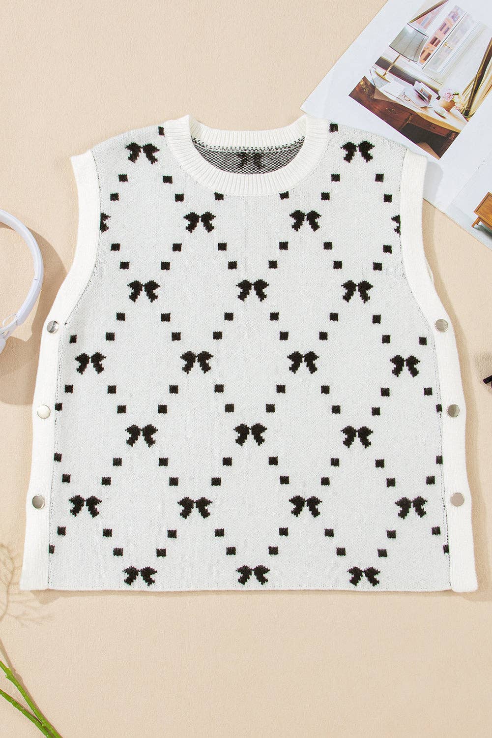 White Bow Pattern Cropped Sweater Vest