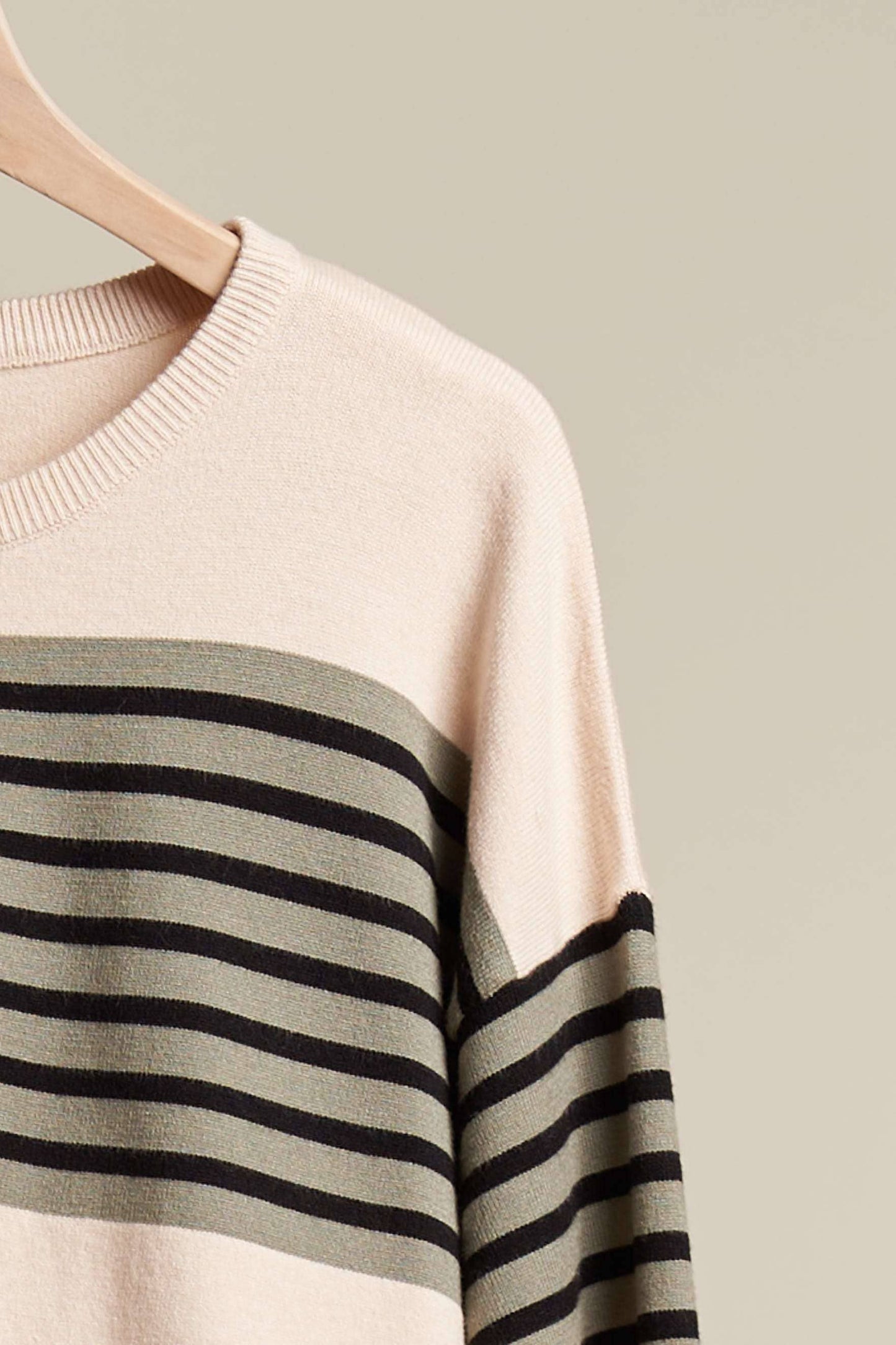 Color Block Round Neck Knit Sweater