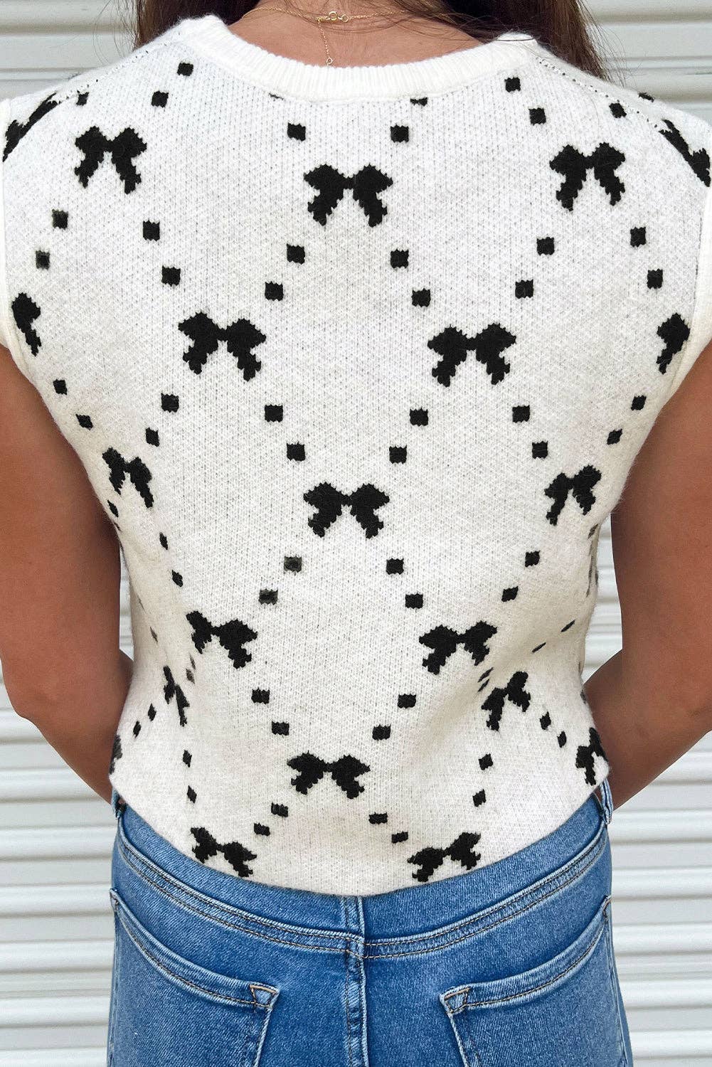 White Bow Pattern Cropped Sweater Vest