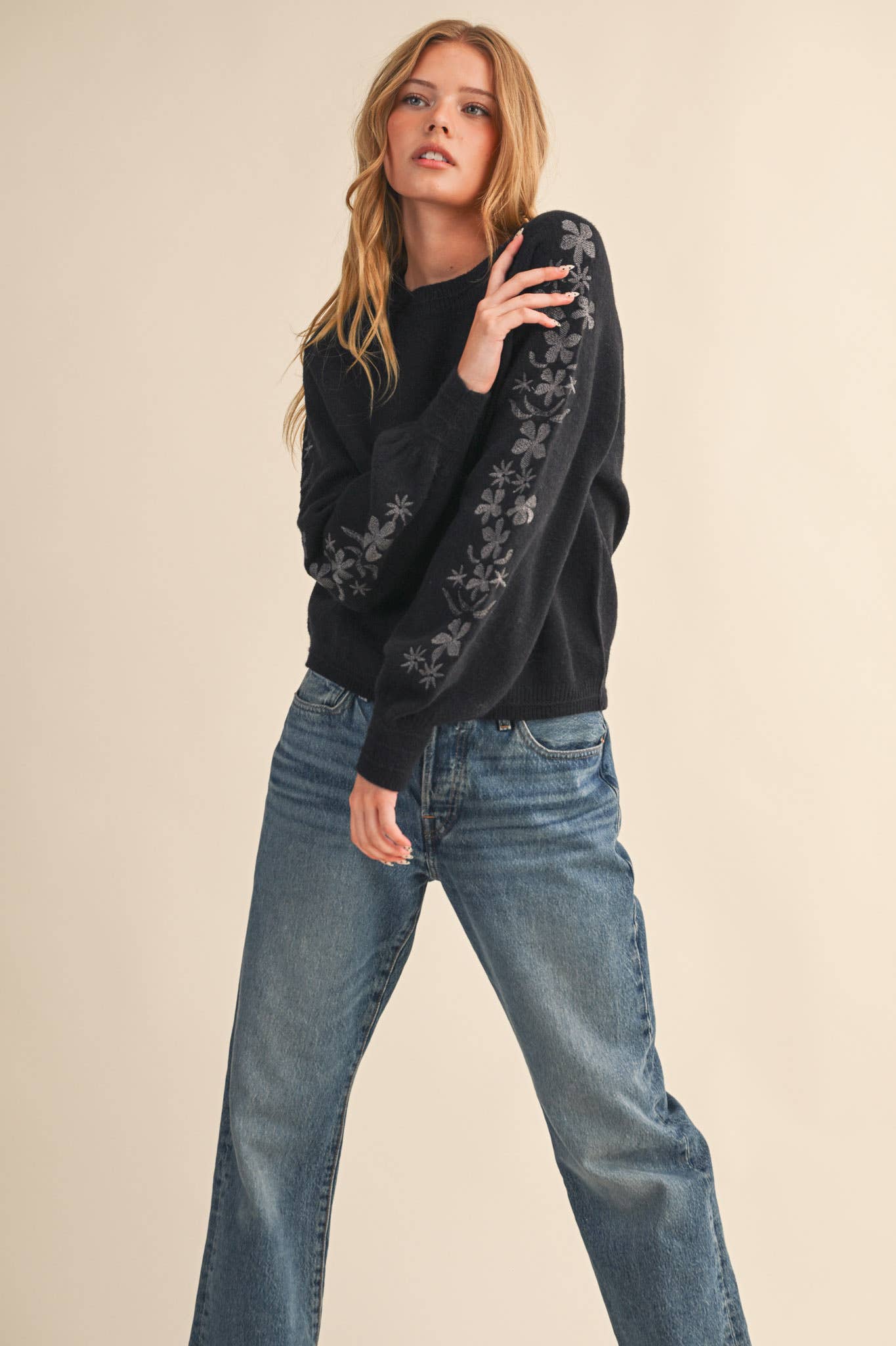 Pullover Sweater with Floral Embriodered Sleeves