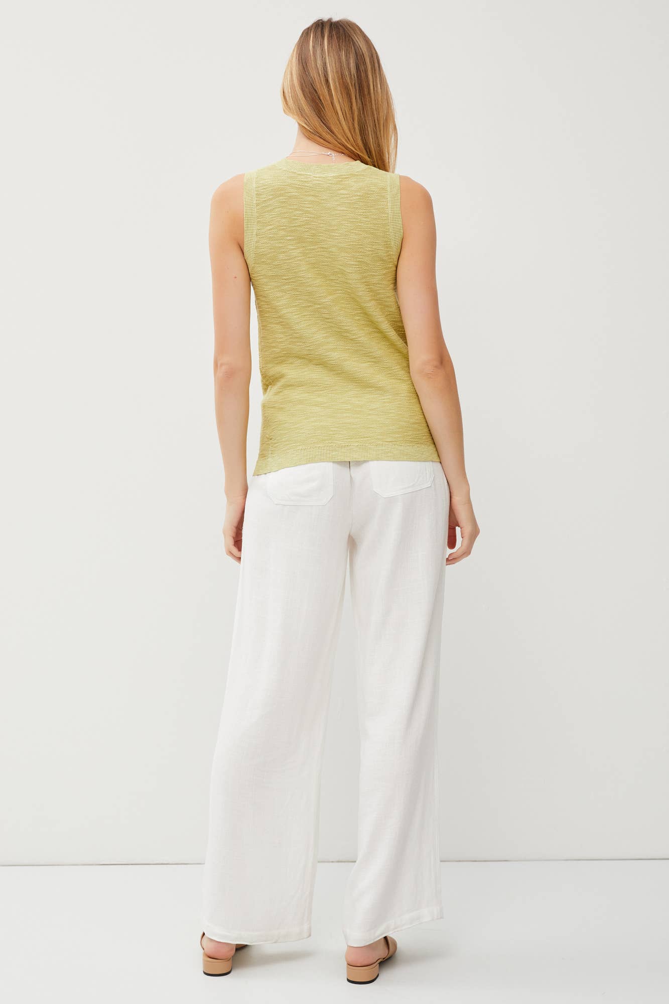 Round Neck Sleeveless Knit Top