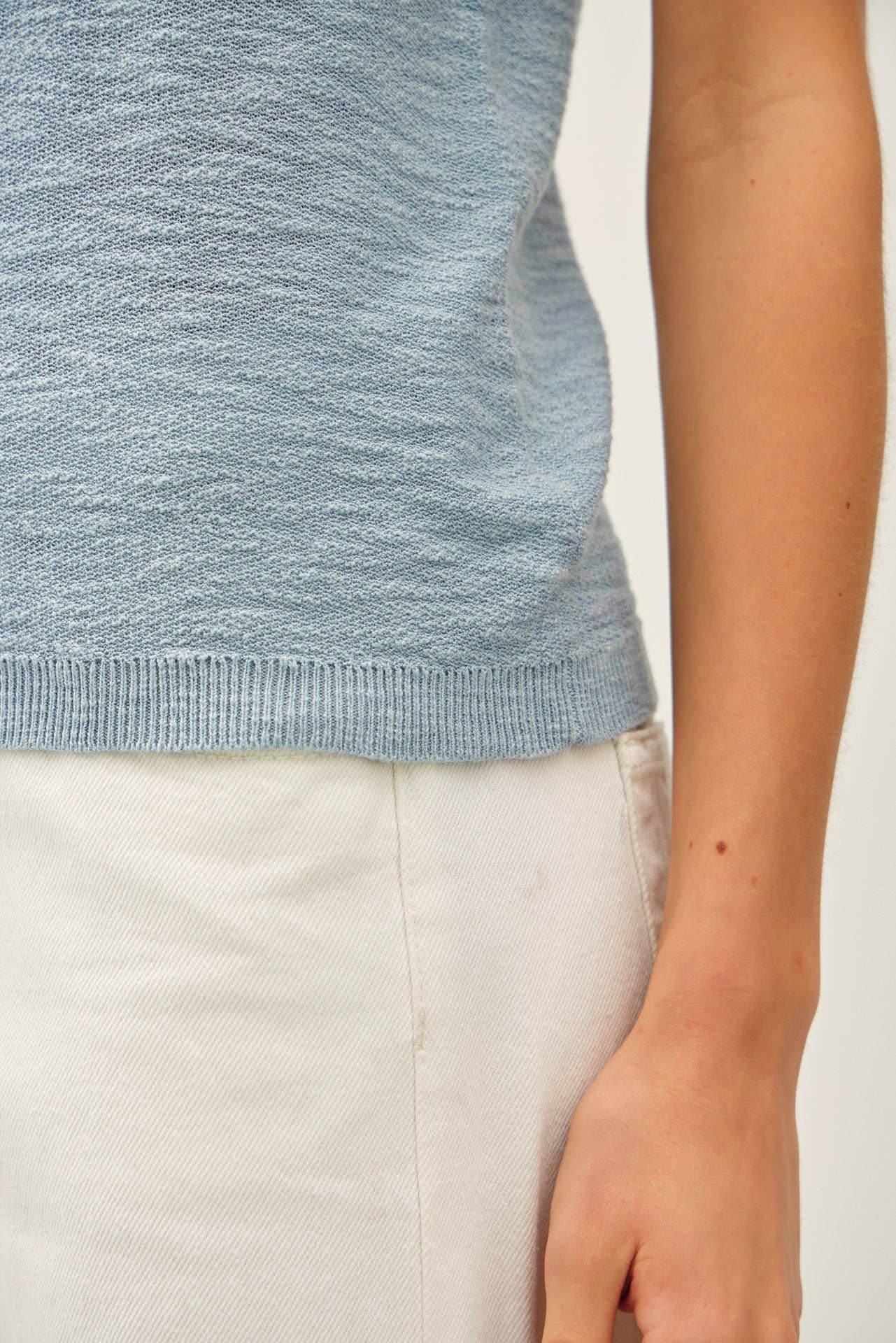 Round Neck Sleeveless Knit Top