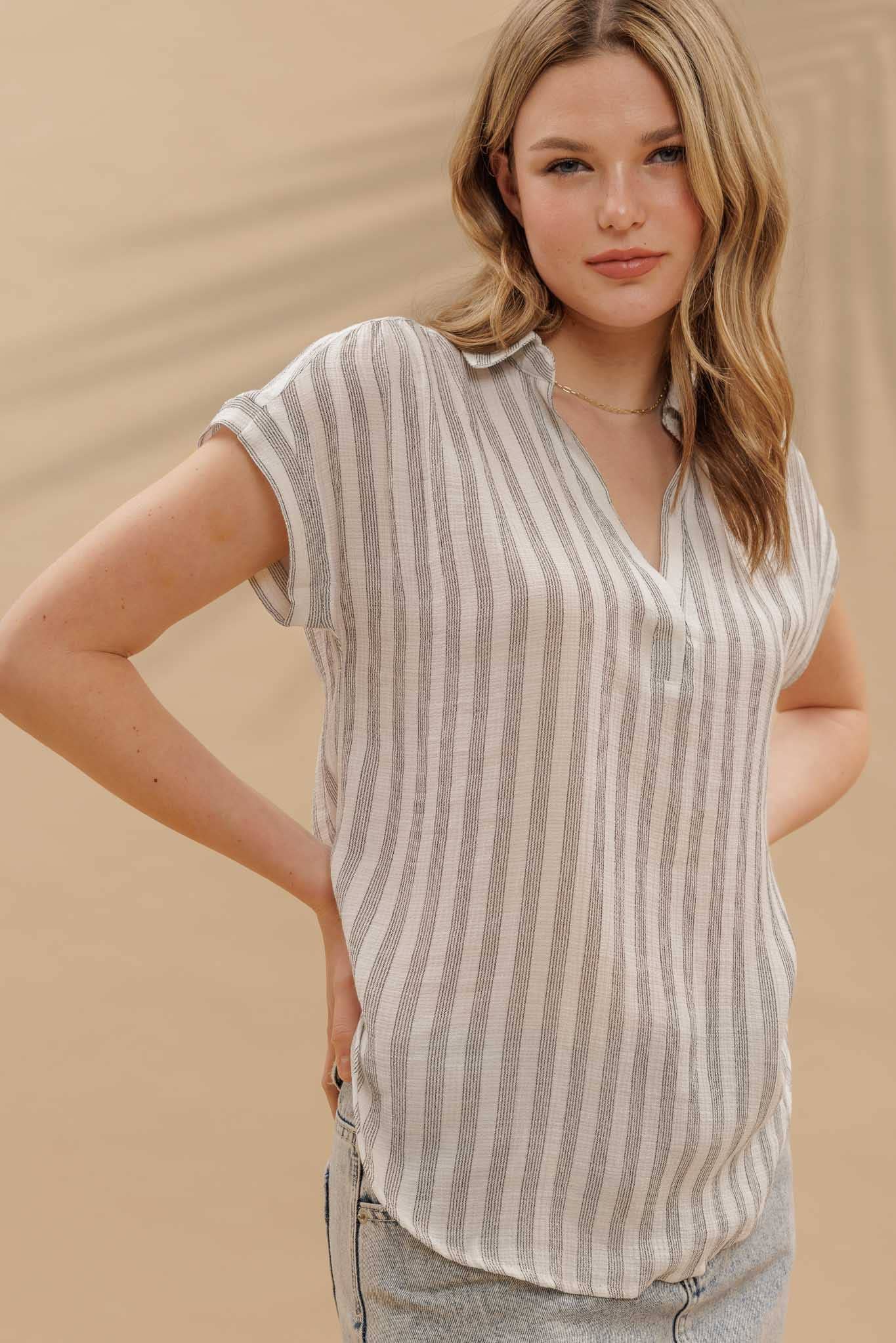 Lightweight Collared Shirt with Cuff Sleeve