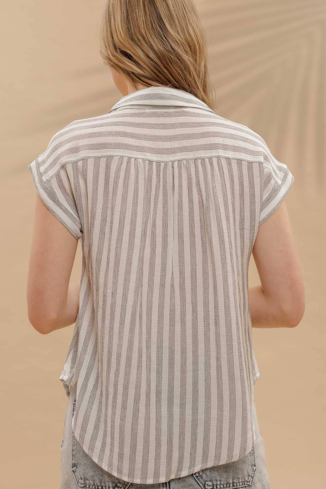 Lightweight Collared Shirt with Cuff Sleeve