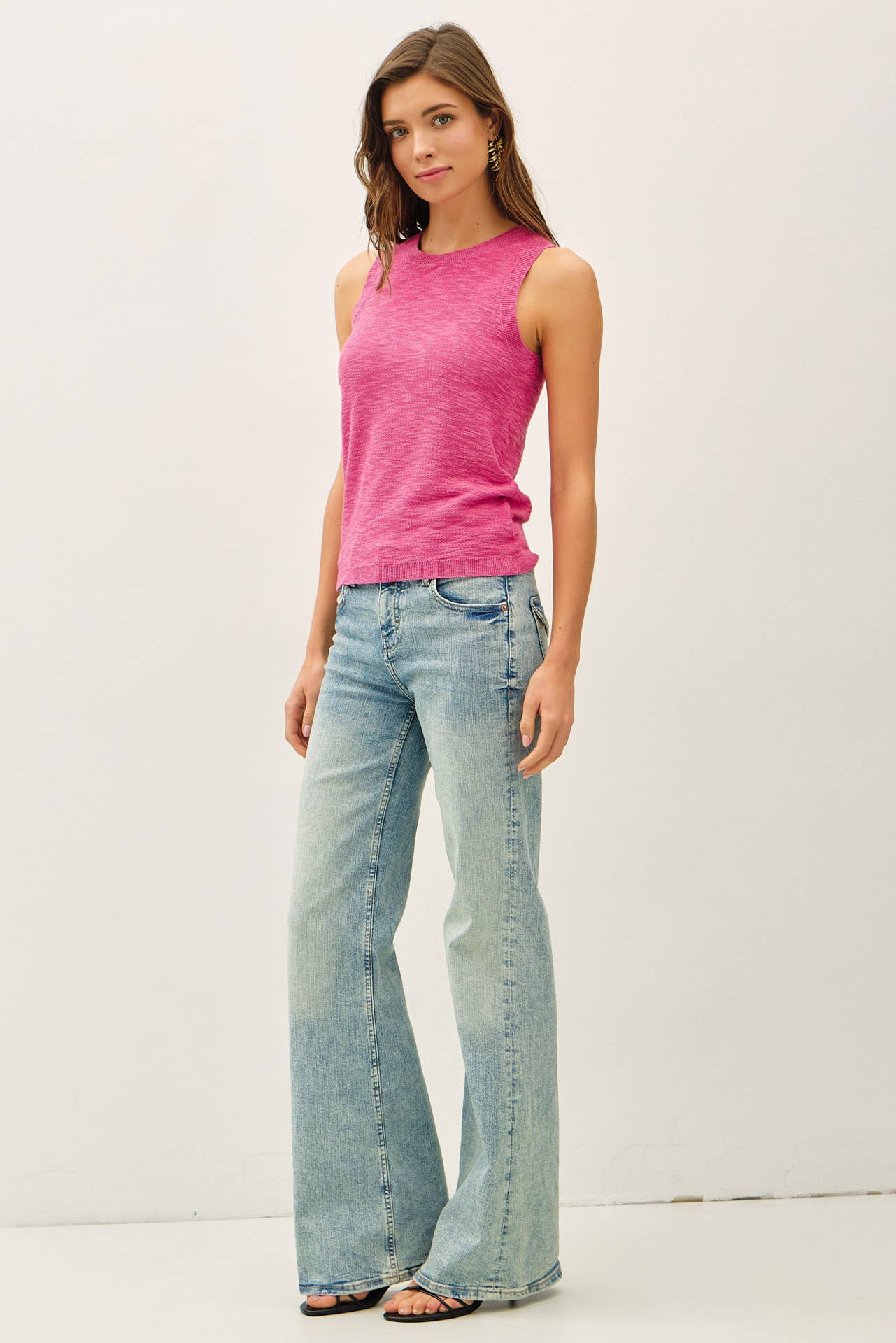 Round Neck Sleeveless Knit Top