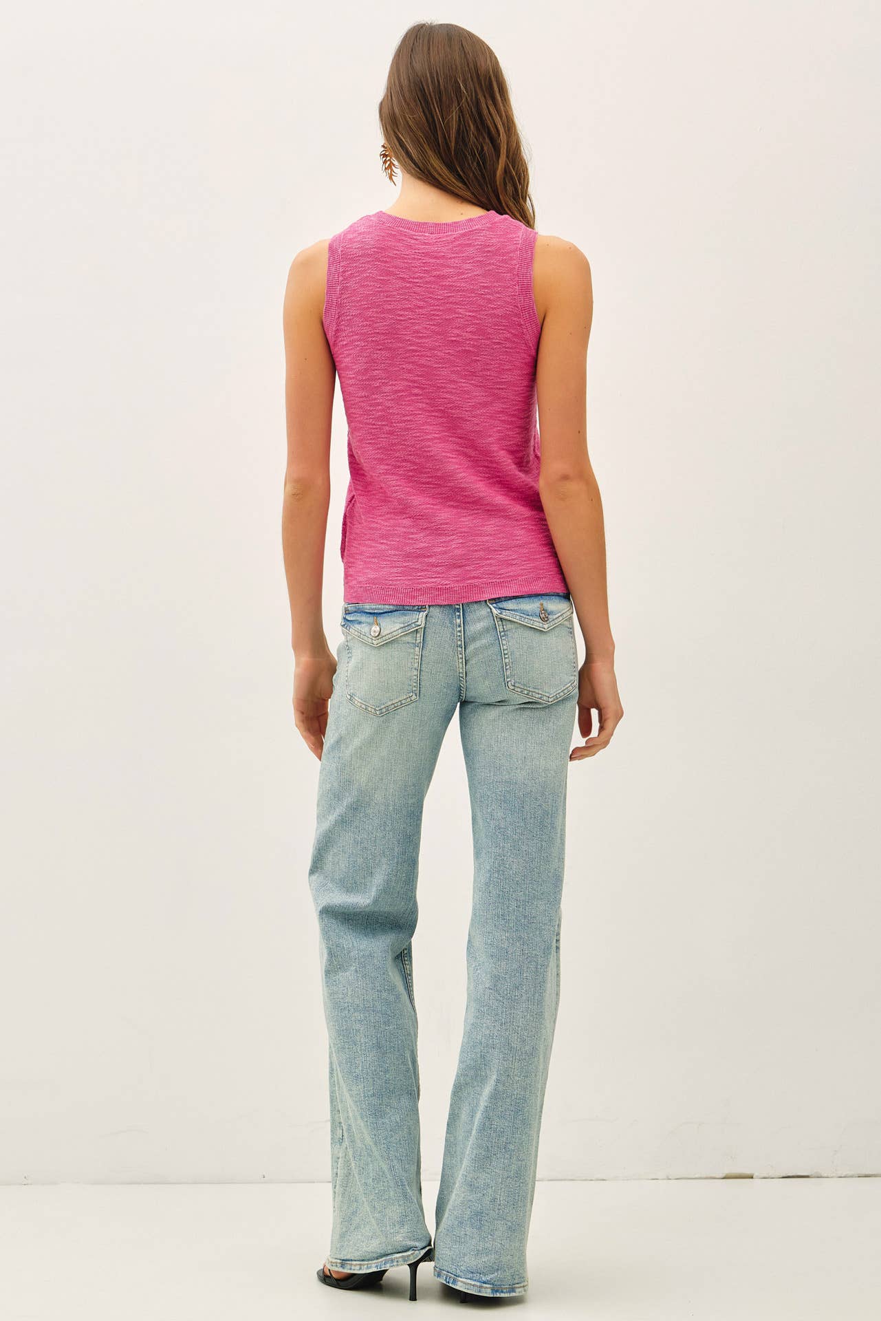 Round Neck Sleeveless Knit Top