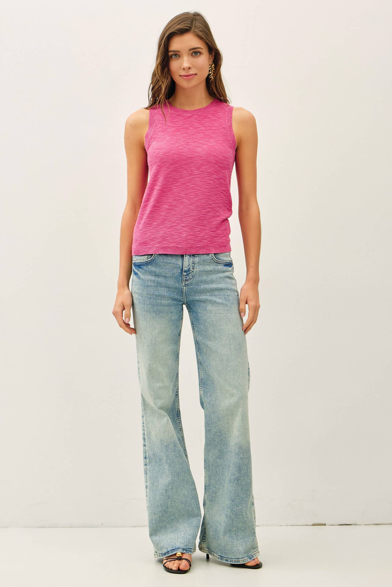 Round Neck Sleeveless Knit Top