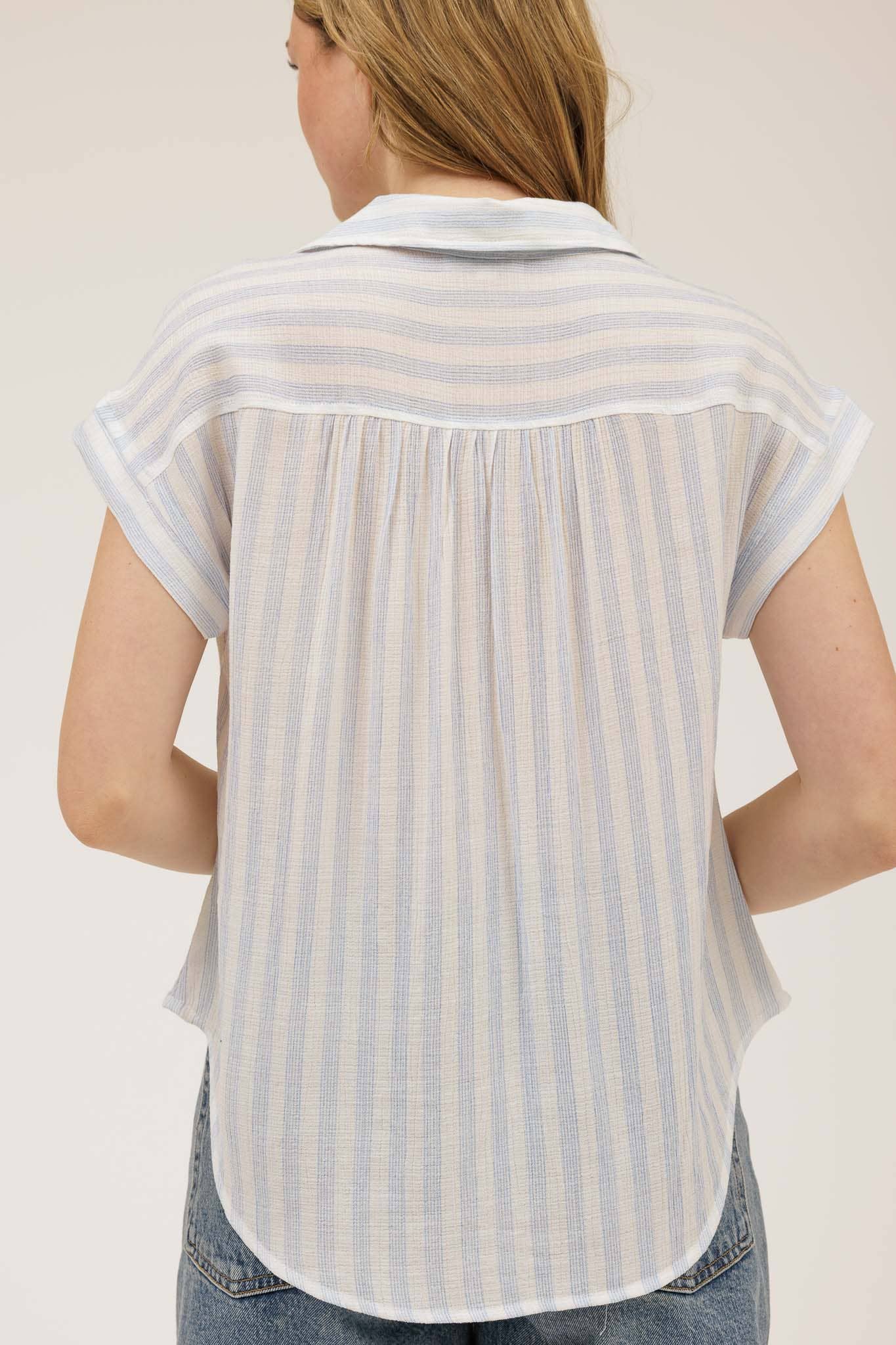 Lightweight Collared Shirt with Cuff Sleeve