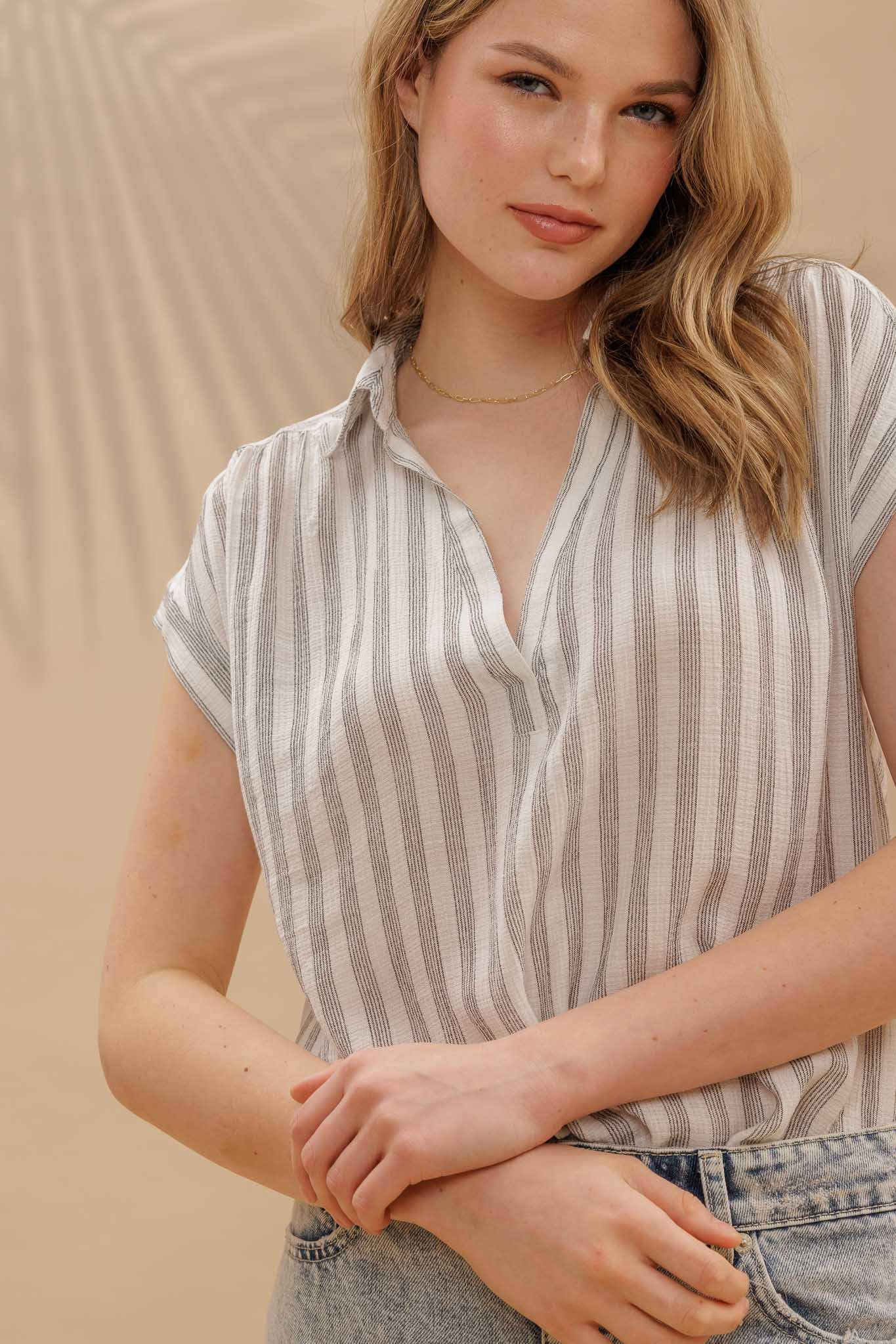 Lightweight Collared Shirt with Cuff Sleeve