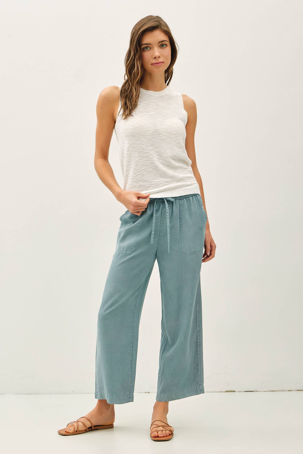 Round Neck Sleeveless Knit Top
