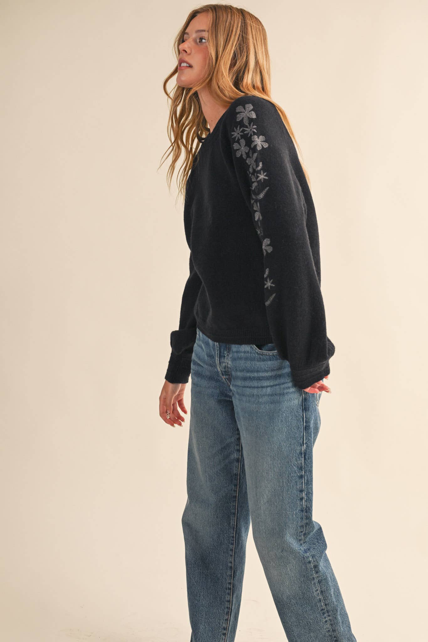 Pullover Sweater with Floral Embriodered Sleeves