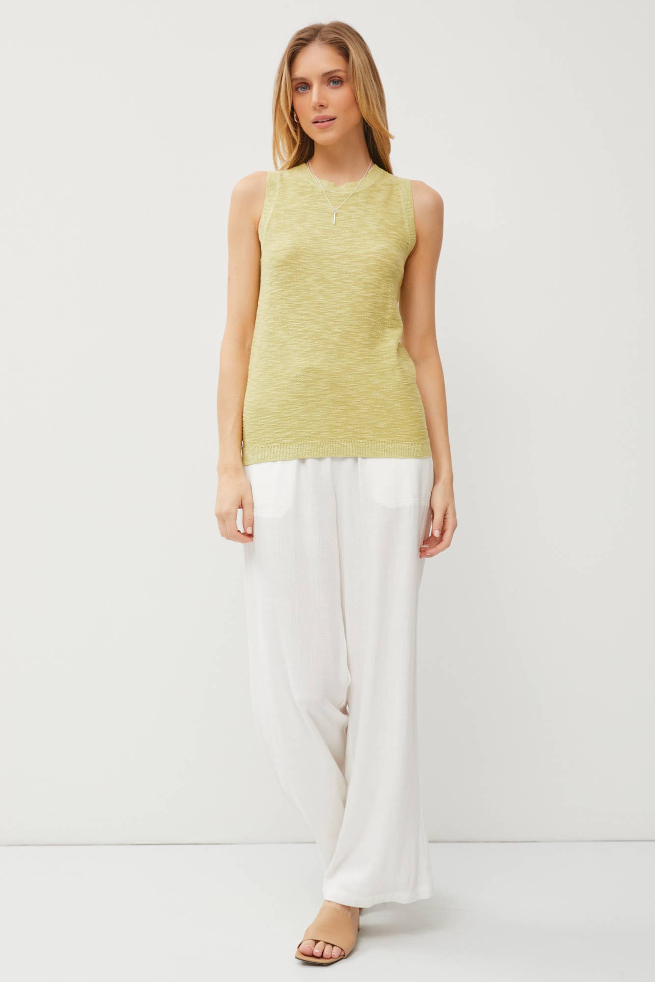 Round Neck Sleeveless Knit Top