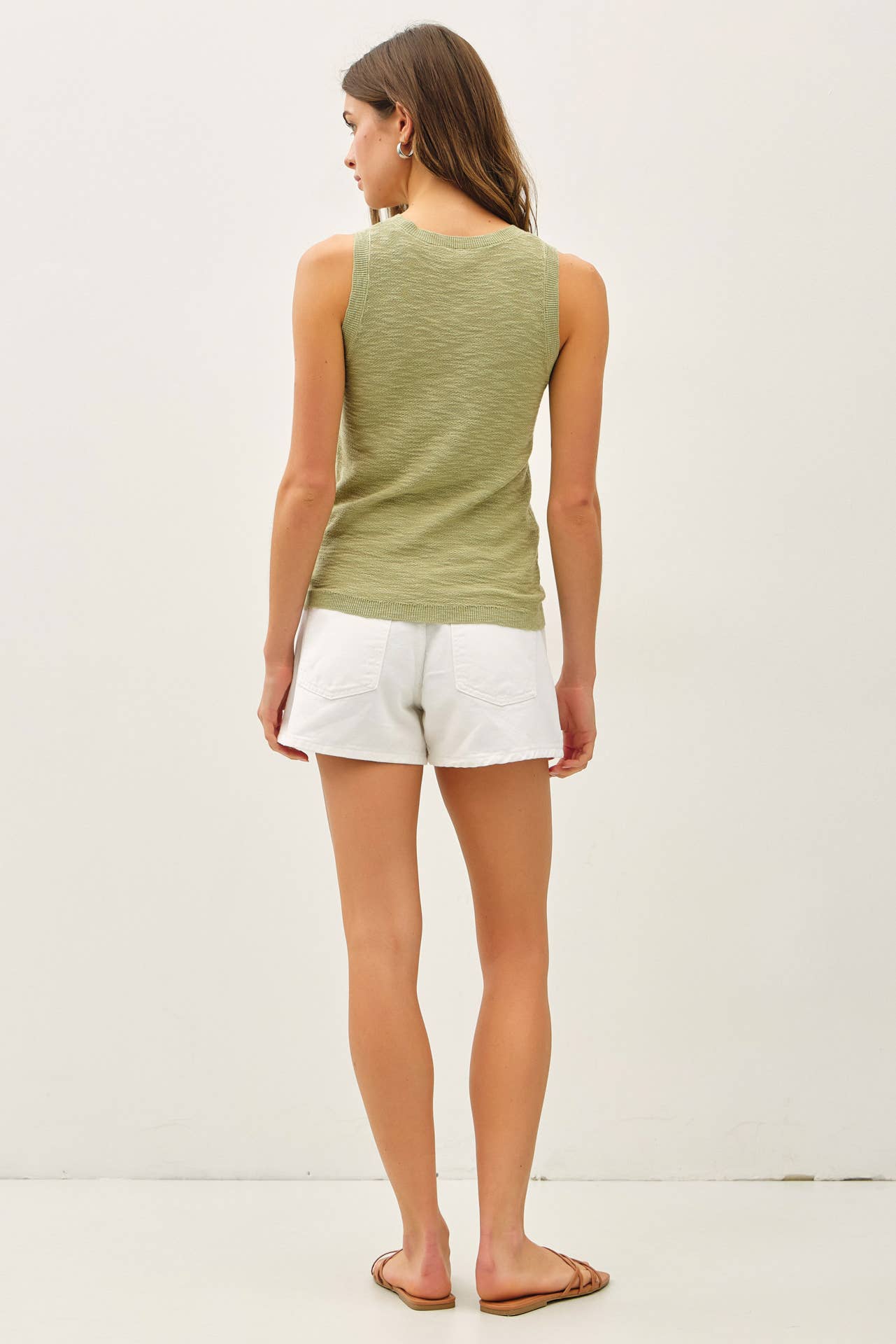 Round Neck Sleeveless Knit Top