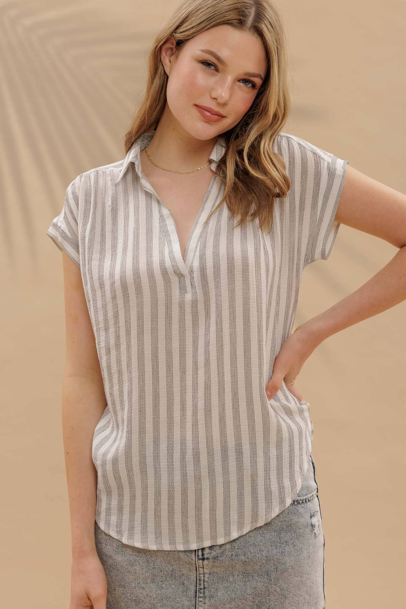 Lightweight Collared Shirt with Cuff Sleeve